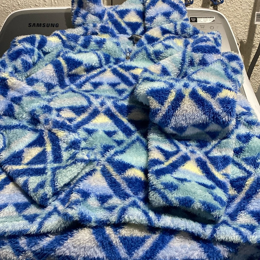 Blue triangle Eddie Bauer Sherpa pull over